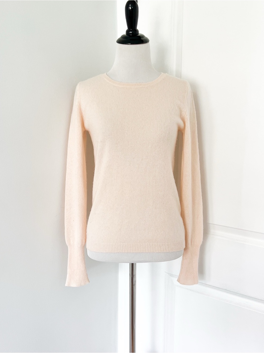 CRUSH. 100% Cashmere Classic Crewneck Sweater in Soft Peach - Size 0